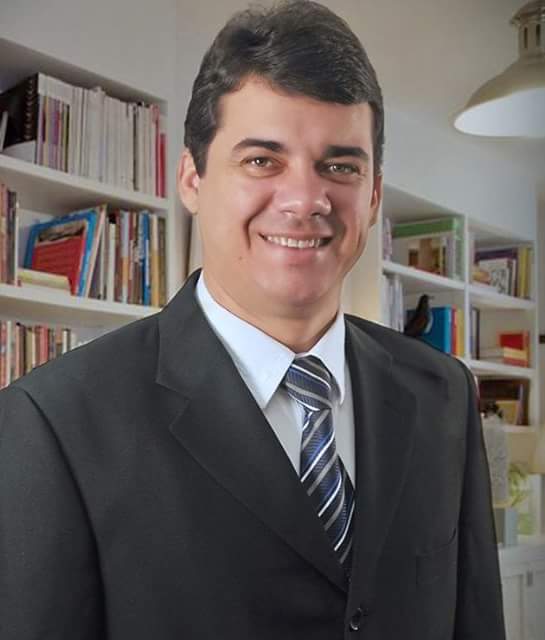 Higo_carlos_secretario