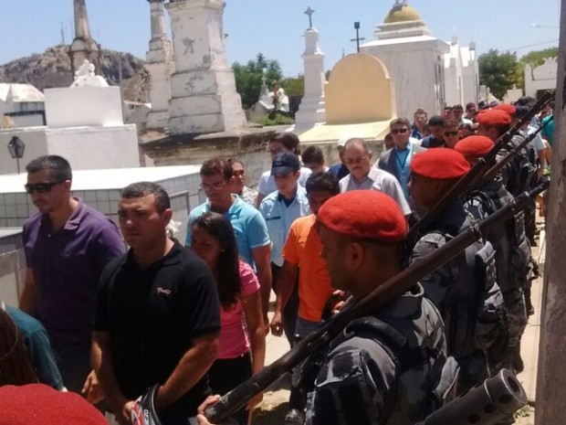 sepultamento_do_pmQUEIROZ