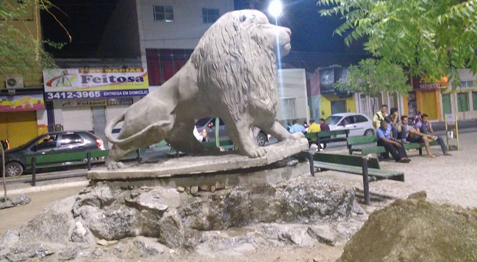 leao_na_praca3