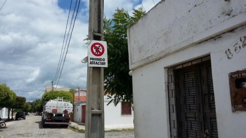 placa-proibido-assaltar-480x270