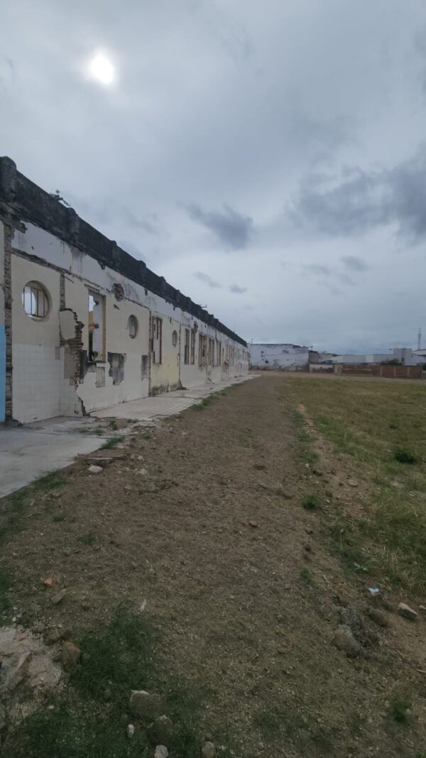 Terreno da antiga maternidade de Quixadá.